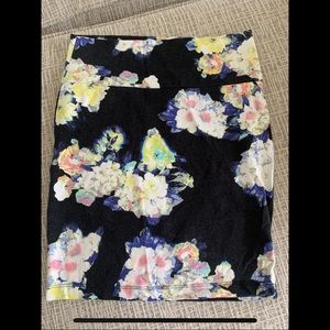 Womens size small stretchy skirt.